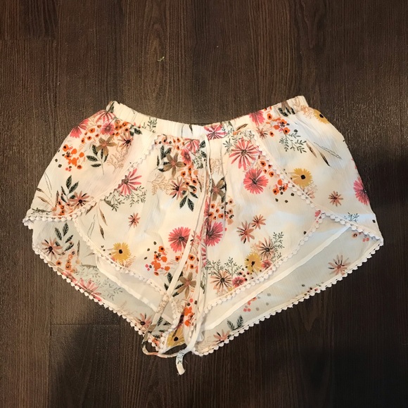Pants - Etiquette floral shorts